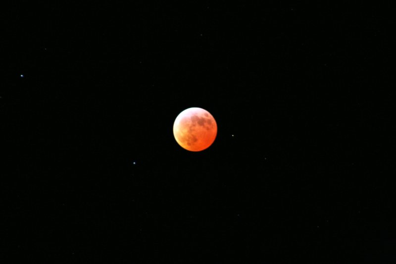 Monfinsternis02 03.03.07  0Uhr23.JPG